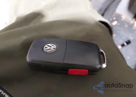 2013 Volkswagen Passat 2.5L Se z USA, uszkodzony, nr VIN 1VWBP7A33DC124433